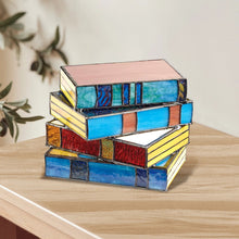 Ladda upp bild till gallerivisning, đLampa med staplade böcker i mĂ„lat glas