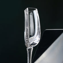 Ladda upp bild till gallerivisning, Ett halvt glas vin