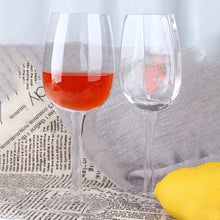 Ladda upp bild till gallerivisning, Ett halvt glas vin