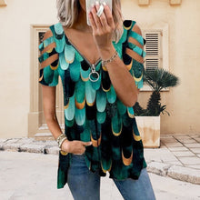 Ladda upp bild till gallerivisning, T-shirt med v-ringad dragkedja i vintagetryck