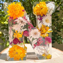 Ladda upp bild till gallerivisning, Blommigt harts nattljus