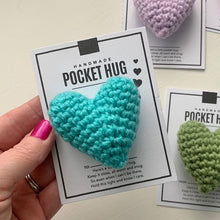 Ladda upp bild till gallerivisning, Pocket Hug Virkat hjärta Liten present