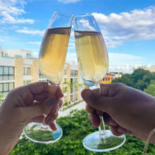 Ladda upp bild till gallerivisning, Ett halvt glas vin