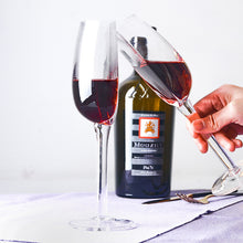 Ladda upp bild till gallerivisning, Ett halvt glas vin