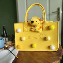 Ladda upp bild till gallerivisning, Kreativ presentväska med barnprogramsmotiv