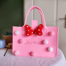 Ladda upp bild till gallerivisning, Kreativ presentväska med barnprogramsmotiv