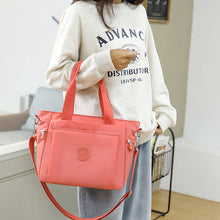 Ladda upp bild till gallerivisning, Axelväska i nylon