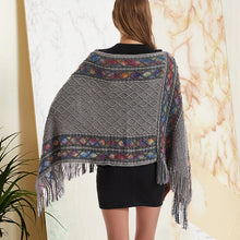 Ladda upp bild till gallerivisning, Ponchotröja med fransar