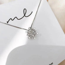 Ladda upp bild till gallerivisning, Glänsande Snöflinga Halsband