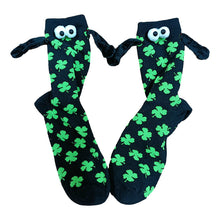 Ladda upp bild till gallerivisning, Älskande kärlekspar håller händerna i strumpor