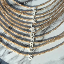 Ladda upp bild till gallerivisning, Mousserande initiala Choker Beads