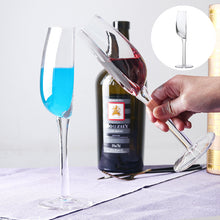 Ladda upp bild till gallerivisning, Ett halvt glas vin