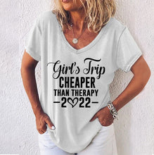 Ladda upp bild till gallerivisning, Engelsk tryckt kortärmad enfärgad t-shirt med V-ringning