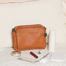 Ladda upp bild till gallerivisning, Crossbody-axel i tre läder lager
