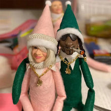 Ladda upp bild till gallerivisning, Julklapp Snoop På En Stoop Julnissedocka