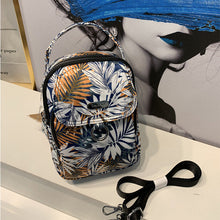 Ladda upp bild till gallerivisning, Crossbody-väska med nylontryck