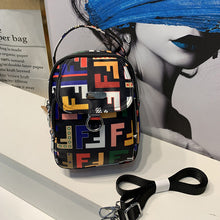 Ladda upp bild till gallerivisning, Crossbody-väska med nylontryck