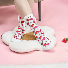 Ladda upp bild till gallerivisning, Älskande kärlekspar håller händerna i strumpor