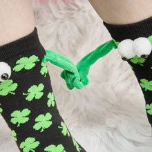 Ladda upp bild till gallerivisning, Älskande kärlekspar håller händerna i strumpor