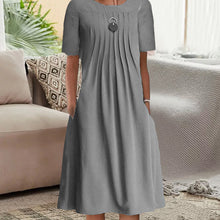 Ladda upp bild till gallerivisning, Enfärgad crewneck plisserad klänning