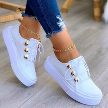 Ladda upp bild till gallerivisning, Casual sneakers med nageldekoration