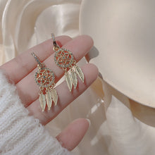 Ladda upp bild till gallerivisning, Dreamcatcher Crystal Charm örhängen
