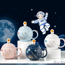 Ladda upp bild till gallerivisning, Kreativ keramik Astronaut Planeten Muggar med lock Sked