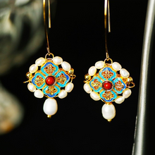 Ladda upp bild till gallerivisning, Emalj charm örhängen