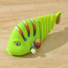 Ladda upp bild till gallerivisning, Clockwork svängande tecknad fisk leksaker