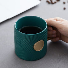 Ladda upp bild till gallerivisning, Korrugerad trendig kaffekopp (med sked)