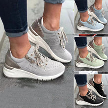 Ladda upp bild till gallerivisning, EnfÀrgade andningsbara sneakers med tjocka sulor