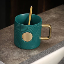 Ladda upp bild till gallerivisning, Korrugerad trendig kaffekopp (med sked)