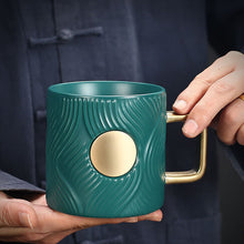 Ladda upp bild till gallerivisning, Korrugerad trendig kaffekopp (med sked)