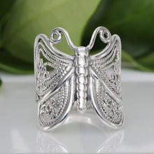 Ladda upp bild till gallerivisning, Handgjord vintage fjärilsring