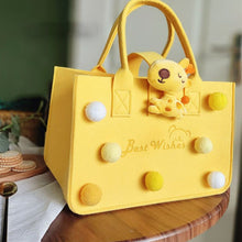 Ladda upp bild till gallerivisning, Kreativ presentväska med barnprogramsmotiv