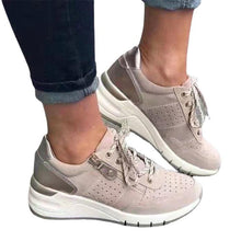 Ladda upp bild till gallerivisning, EnfÀrgade andningsbara sneakers med tjocka sulor