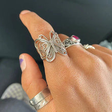 Ladda upp bild till gallerivisning, Handgjord vintage fjärilsring