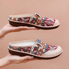 Ladda upp bild till gallerivisning, Andningsbara sandaler med flätade blommor