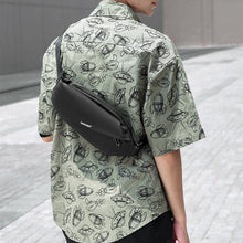 Ladda upp bild till gallerivisning, Multifunktionell bröstväska