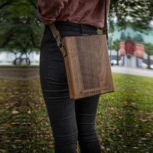 Ladda upp bild till gallerivisning, A5 Messenger box för författare i trä