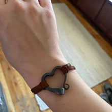 Ladda upp bild till gallerivisning, Handgjort kärlek hästsko nagelarmband