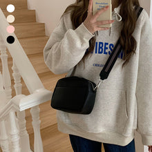 Ladda upp bild till gallerivisning, Liten fyrkantig axelväska i skinn