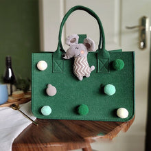 Ladda upp bild till gallerivisning, Kreativ presentväska med barnprogramsmotiv