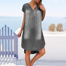 Ladda upp bild till gallerivisning, V-ringad denimklänning med kort ärm