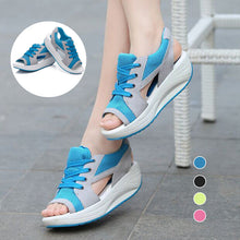 Ladda upp bild till gallerivisning, Kontrastpanel med utskärning Muffinsandaler med snörning