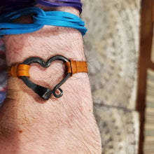 Ladda upp bild till gallerivisning, Handgjort kärlek hästsko nagelarmband