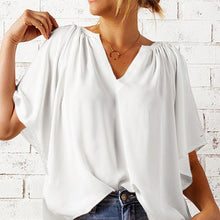 Ladda upp bild till gallerivisning, V-ringad chiffongskjorta