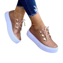 Ladda upp bild till gallerivisning, Casual sneakers med nageldekoration