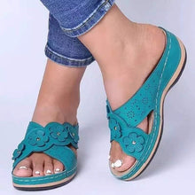Ladda upp bild till gallerivisning, Enfärgade blommiga platåsandaler