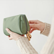 Ladda upp bild till gallerivisning, Make-up Travel Pouch för Kvinnor
